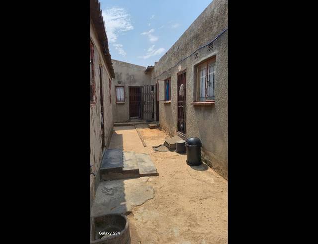 12 BEDROOM HOUSE FOR SALE IN TEMBISA